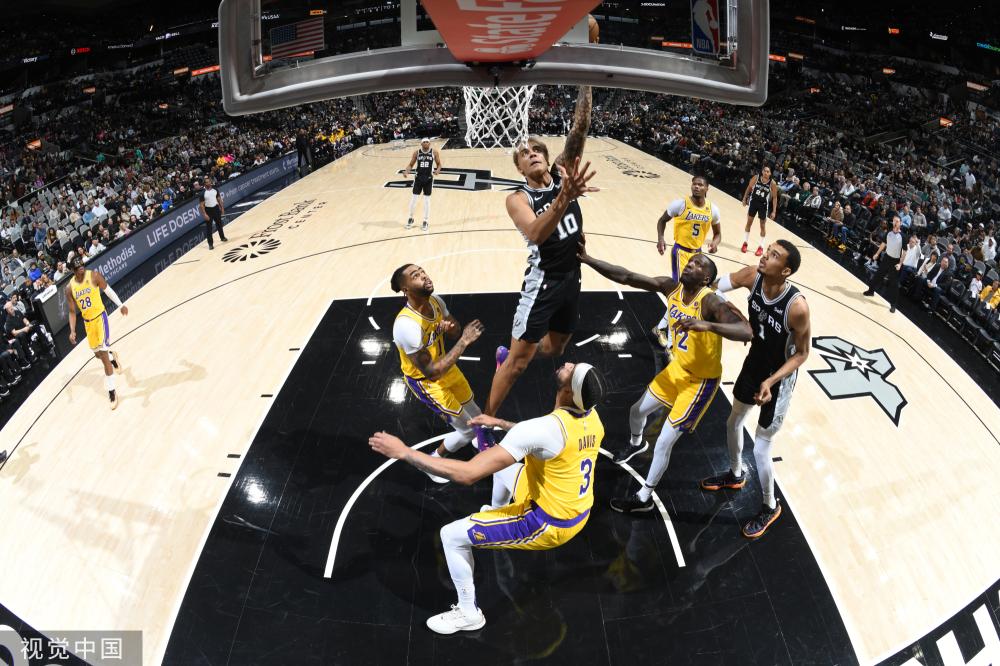 试图以较低 试图以较低